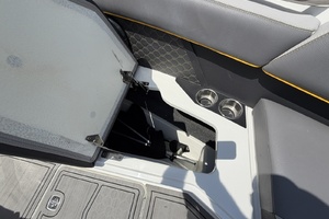 28ft Cobalt Yacht For Sale