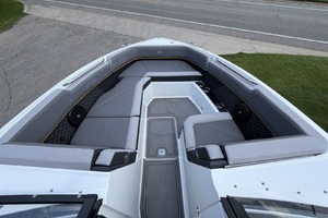 28ft Cobalt Yacht For Sale