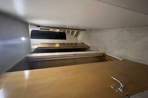 Hatteras SF Down Time - Companionway