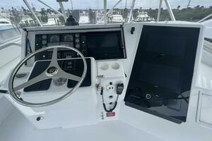 Hatteras SF Down Time - Helm
