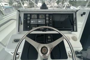 Hatteras SF Down Time - Helm