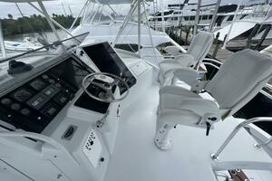 Hatteras SF Down Time - Helm