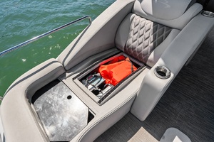25ft Bennington Yacht For Sale