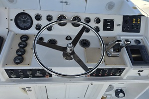 KNOCK ON WOOD 53ft Hatteras Yacht For Sale