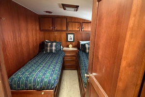 KNOCK ON WOOD 53ft Hatteras Yacht For Sale