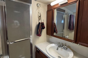 KNOCK ON WOOD 53ft Hatteras Yacht For Sale