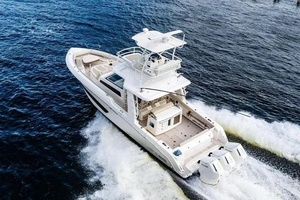 42FT (12.8M) BOSTON WHALER
