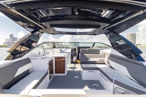 38FT (11.58M) CRUISERS YACHTS