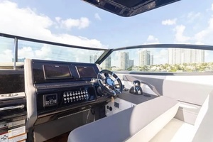38FT (11.58M) CRUISERS YACHTS