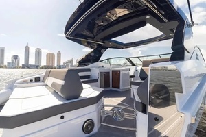38FT (11.58M) CRUISERS YACHTS