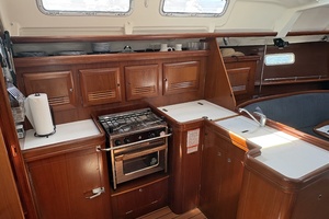 Day Of Air 37ft Beneteau Yacht For Sale