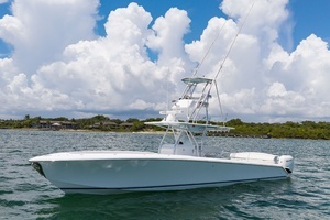 Dragonfly 2014 Bahama 41 Yacht For Sale in Stuart FL