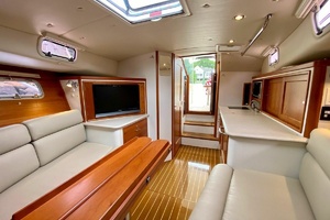 36ft MJM Yacht For Sale