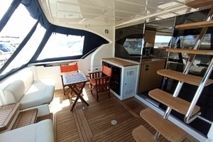 56FT (17.07M) FERRETTI YACHTS