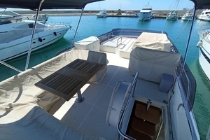 56FT (17.07M) FERRETTI YACHTS