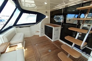56FT (17.07M) FERRETTI YACHTS