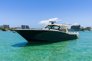 42FT (12.8M) SCOUT Worth Avenue Yachts