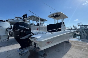24ft Boston Whaler Yacht For Sale