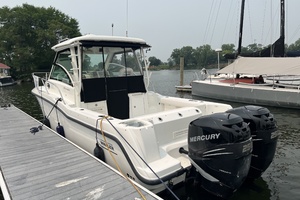 28ft Boston Whaler Yacht For Sale