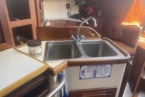 RESOLUTE 27ft Pacific Seacraft Yacht For Sale