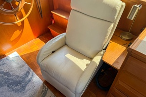 DeFever 49 Salon Recliner 