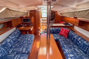 Boat Pour 34ft Beneteau Yacht For Sale