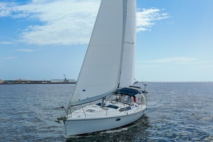 Tenacity 38ft Hunter Yacht For Sale