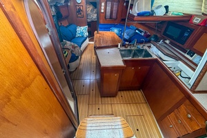 Tenacity 38ft Hunter Yacht For Sale