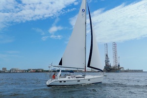 Tenacity 38ft Hunter Yacht For Sale