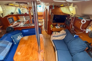 Tenacity 38ft Hunter Yacht For Sale