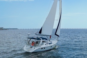 Tenacity 38ft Hunter Yacht For Sale