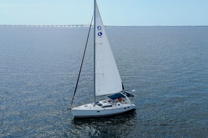Tenacity 38ft Hunter Yacht For Sale