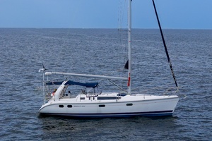 Tenacity 38ft Hunter Yacht For Sale