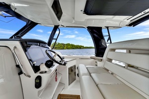 35FT (10M) BOSTON WHALER
