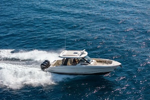 35FT (10M) BOSTON WHALER