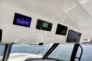 35FT (10M) BOSTON WHALER