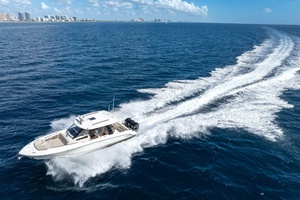 35FT (10M) BOSTON WHALER