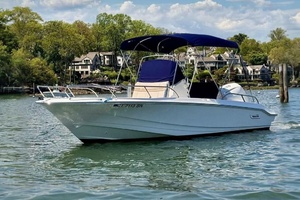 22ft Boston Whaler Yacht For Sale