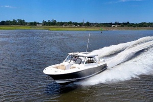 MISS SUE Worth Avenue Yachts