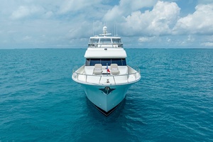 83FT (25M) CHEOY LEE Worth Avenue Yachts