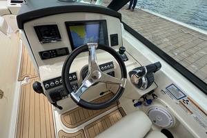 27ft Boston Whaler Yacht For Sale