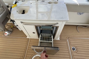 27ft Boston Whaler Yacht For Sale