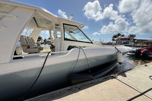 42FT (12M) BOSTON WHALER