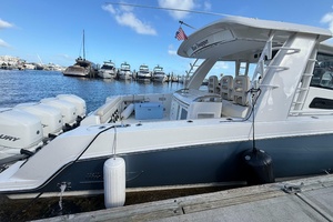 42FT (12M) BOSTON WHALER