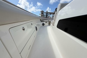 42FT (12M) BOSTON WHALER