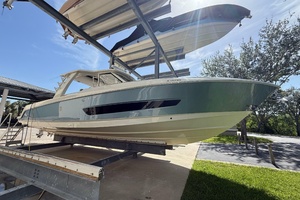 42FT (12M) BOSTON WHALER Worth Avenue Yachts