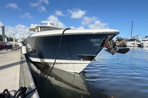 42FT (12M) BOSTON WHALER