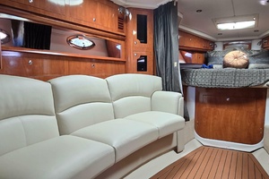 37ft Four Winns Yacht For Sale