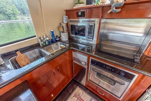 56ft Carver Yacht For Sale