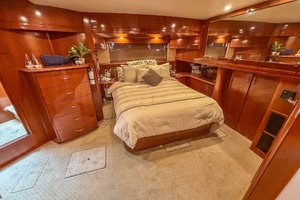 56ft Carver Yacht For Sale